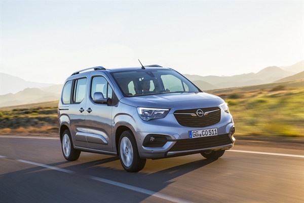 Leasing OPEL COMBO SELECTION 102 HP